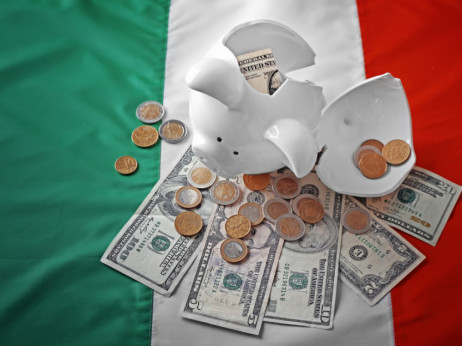 Italijanski parlament nekoliko omilil davek na presežne dobičke bank