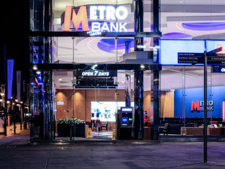 EY pospešeno išče kupca za britansko Metro Bank