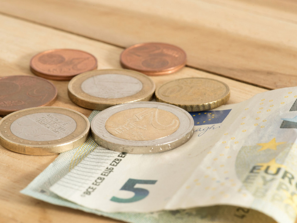 Inflacija v Sloveniji se počasi ohlaja, a ostaja visoka