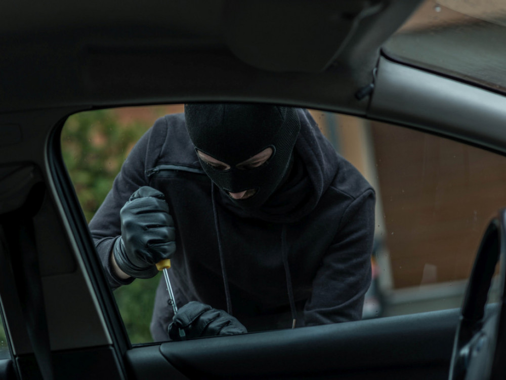 V Sloveniji porast tatvin avtomobilov: Kaj vse kradejo in kje?