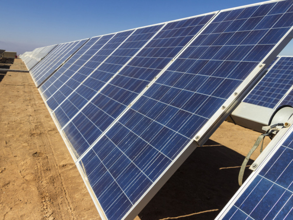 Top 5 novic za začetek dneva: Kisel marec za slovensko Teslo, nova preiskava Kitajcev