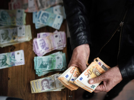 Koliko dohodkov ustvarimo in koliko je vredno naše premoženje?