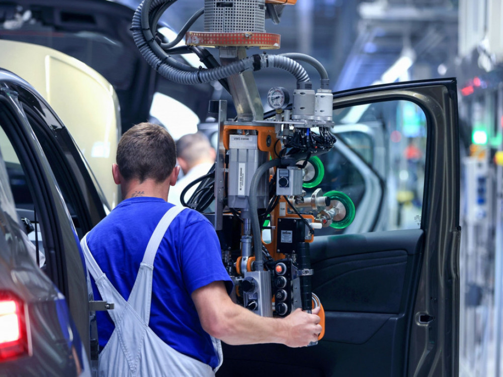 Nemški inštituti znižali napoved evropskem vlaku