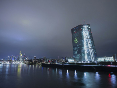 ECB: Polni učinek višjih obresti se bo šele uresničil