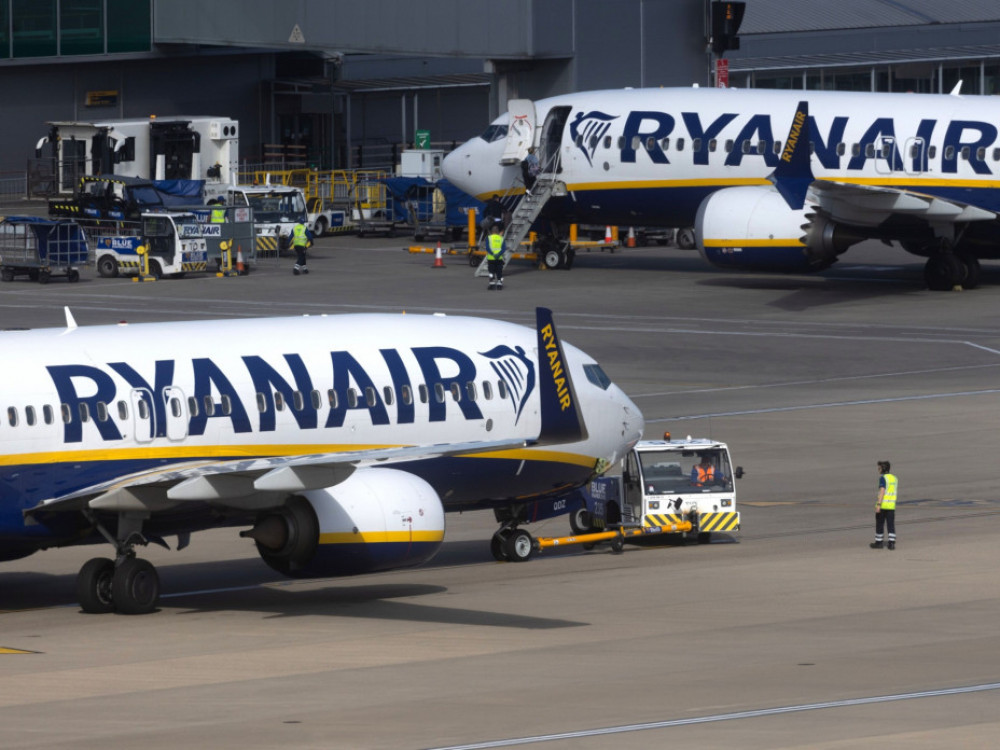 Ryanair bo prvič izplačal dividende; opozarja na visoke stroške goriva