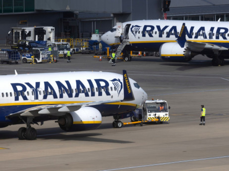 Ryanair kljub višjim stroškom do rekordnega dobička