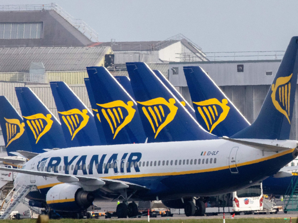 Ryanair znižal napoved dobička zaradi težav s 'piratskimi' spletnimi ponudniki