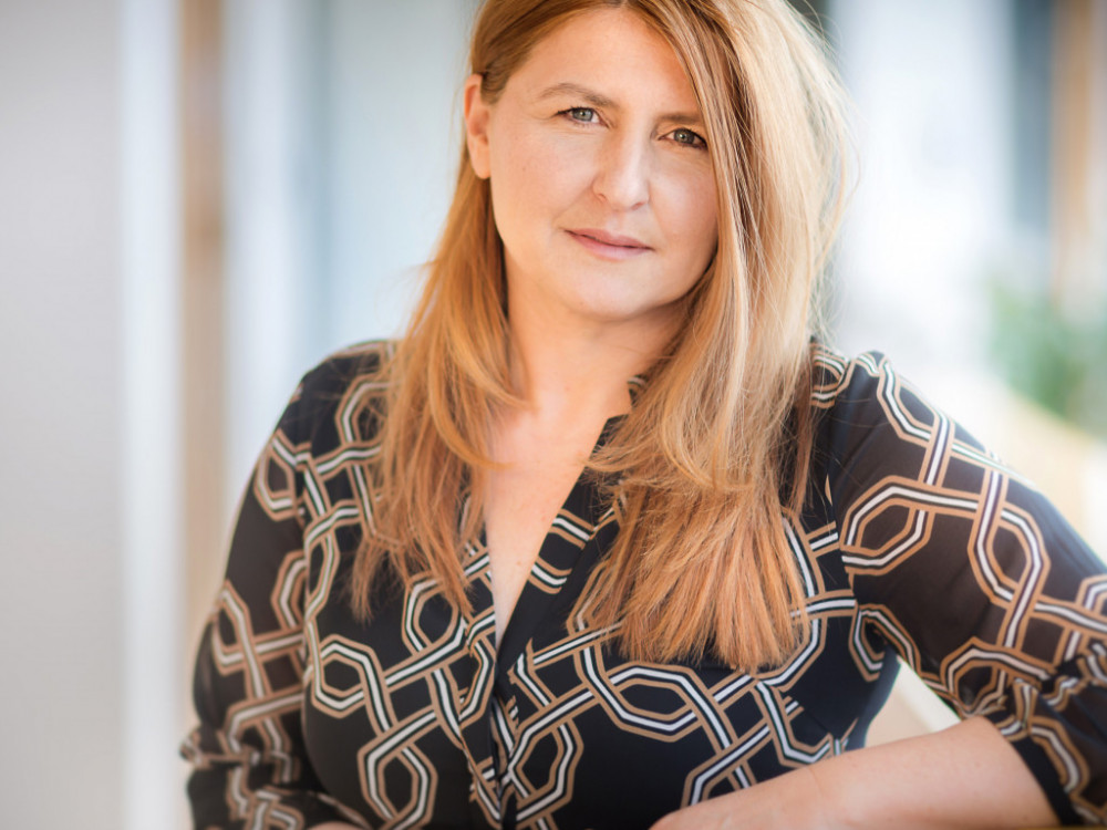 Duška Godina: Trditve gospodarstva o visokih cenah elektrike so pavšalne