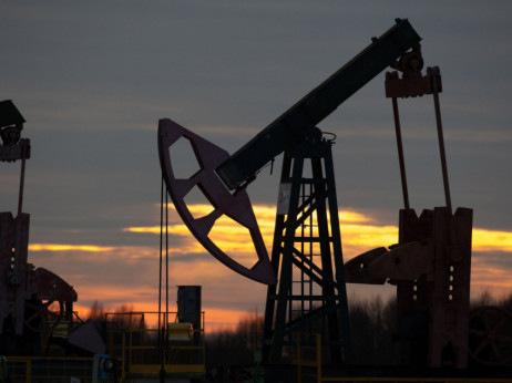 Top 5 novic za začetek dneva: Cene nafte najnižje od julija