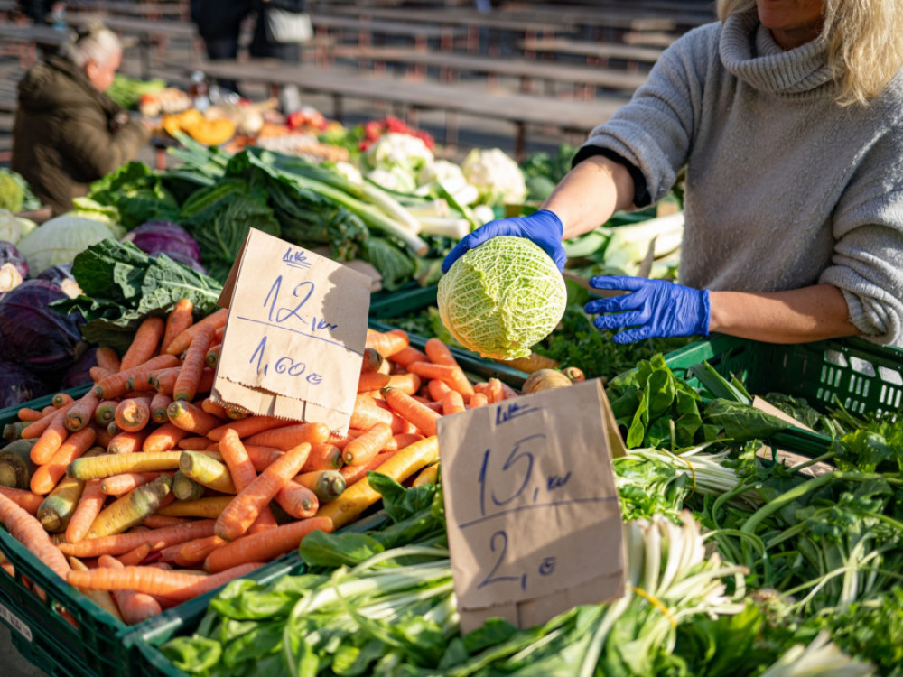Slovenija z največjim letnim zmanjšanjem obsega trgovine na drobno