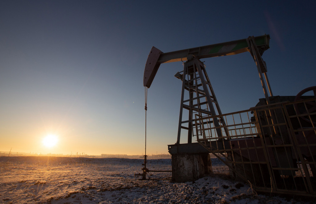 Napoved 2024: Kaj se bo dogajalo s ceno nafte in plina