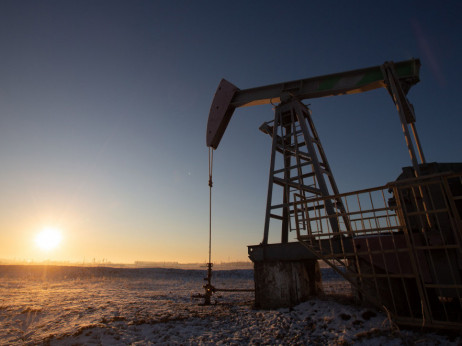 Napoved 2024: Kaj se bo dogajalo s ceno nafte in plina