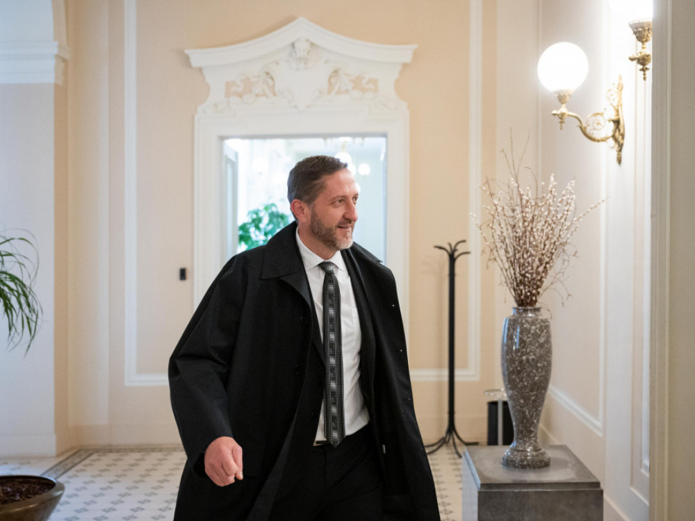 Zgodbe tedna: Spremembe za normirance in nove upokojence, božičnica in test škode superb