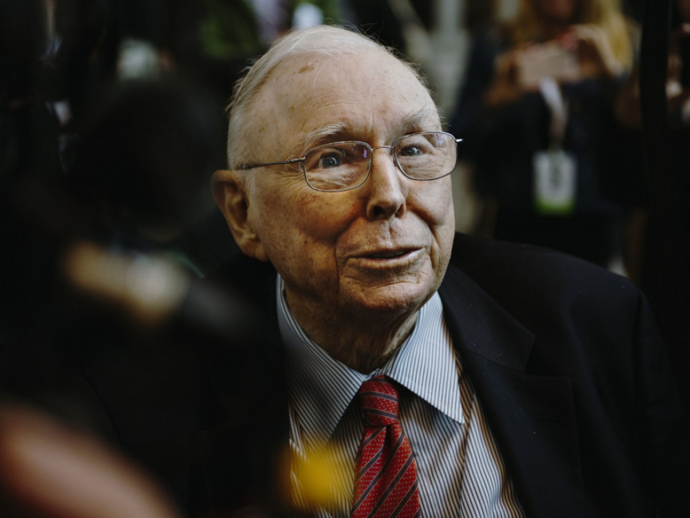 Umrl je Charlie Munger, desna roka Warrena Buffetta