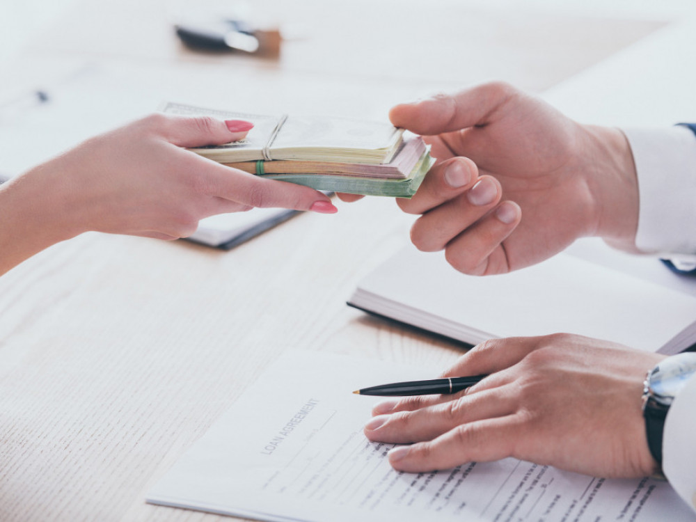 Slovenske banke: Obrestne mere znižale, potrošniška posojila pa so dražja