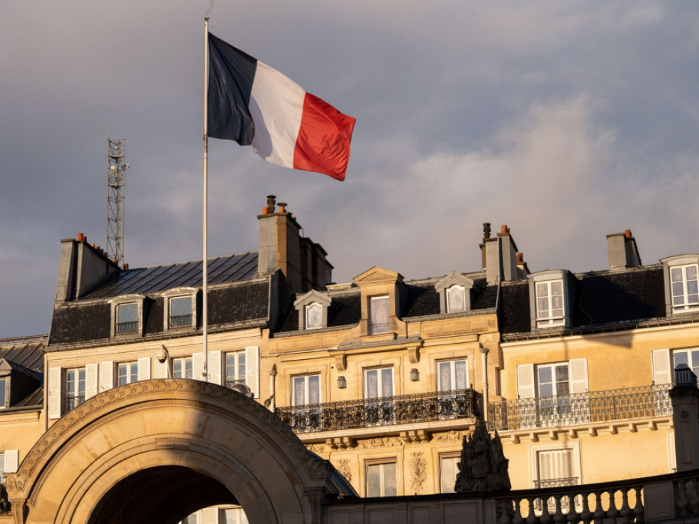 TOP 5 novic za začetek dneva: Kazen za Apple in francoski popravek