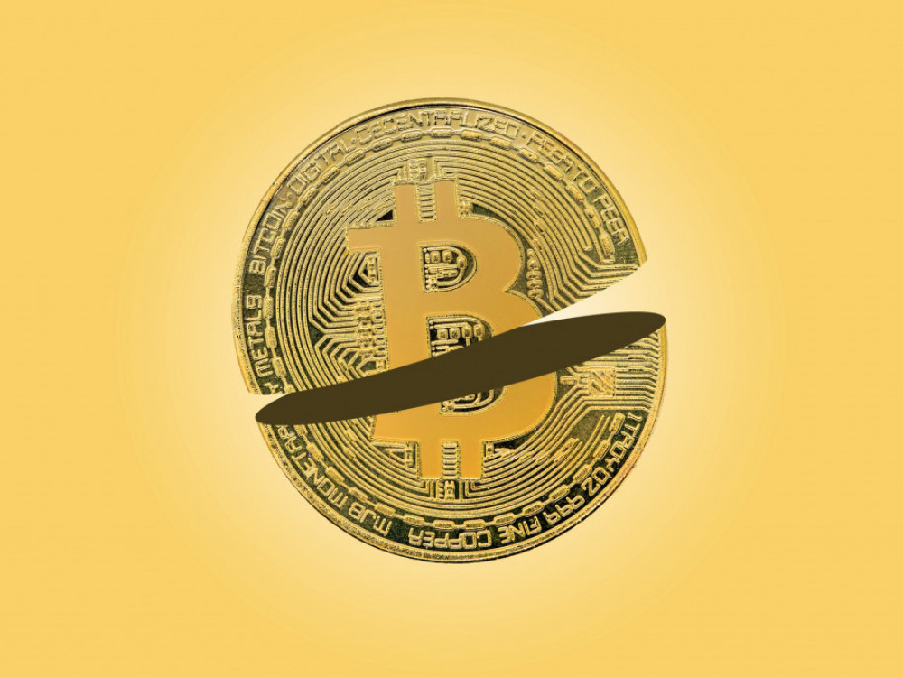 Vrednost bitcoina čez 44 tisoč dolarjev, na obzorju tudi razpolovitev