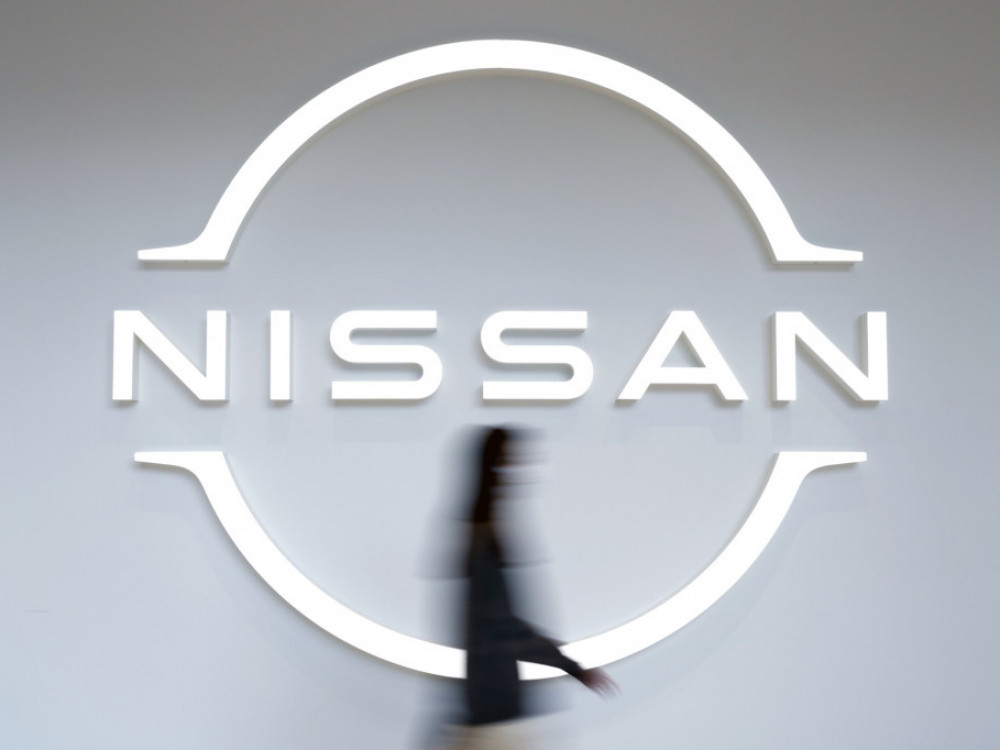 Nissan niža napovedi; delnice v prostem padu