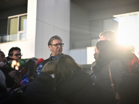 Top 5 za začetek dneva: Vučić razglasil zmago pred uradnimi rezultati