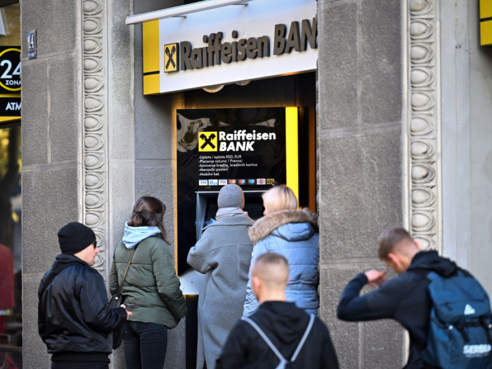 Prevzemne tarče: Bi lahko NLB vrgla lovke na Raiffeisen Bank?
