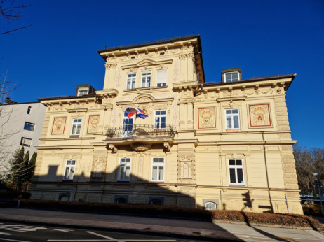 Vroča dražba: V Mariboru država prodaja vilo na elitni lokaciji za 1,5 milijona evrov