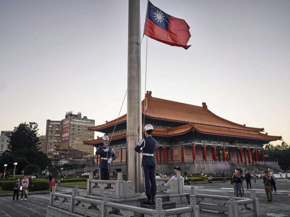 Zgodbe tedna: Tajvanske volitve, Dragićeva poslovilna tekma in grožnja Trade Republica