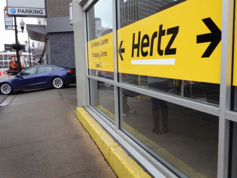 Hertz v prodajo tretjine flote električnih avtomobilov