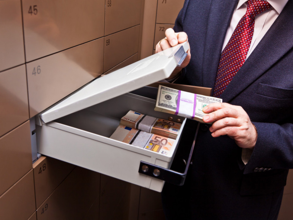 Banke kujejo rekordne dobičke, kako pa je s pregonom bančne kriminalitete?