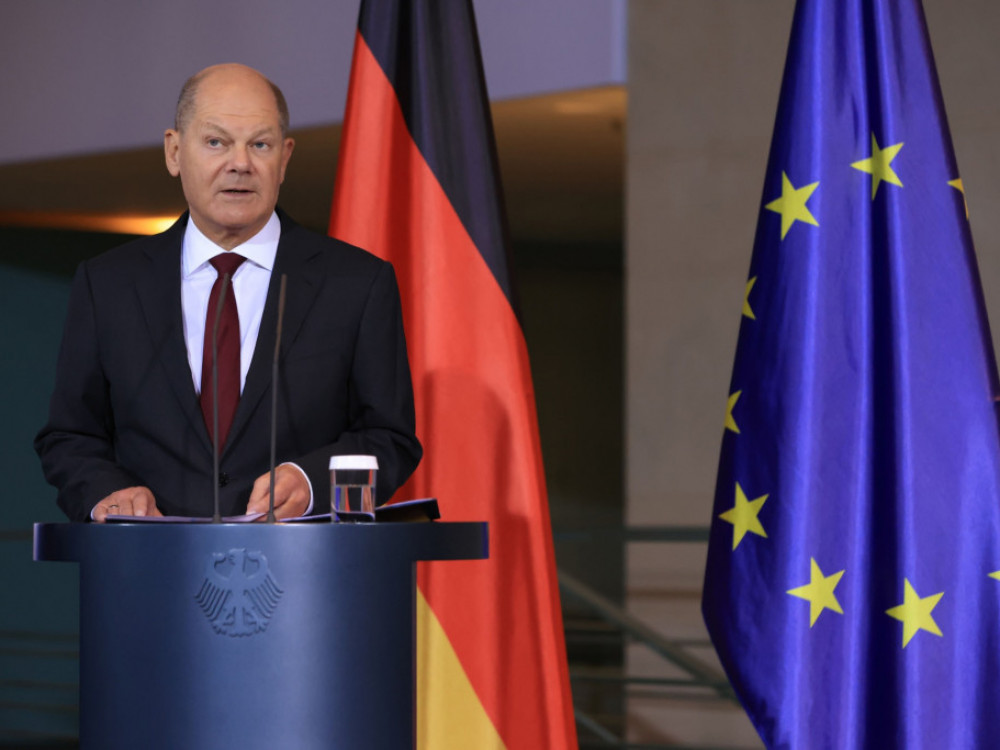 Migranti in ekonomija desnici izbojevali zmago, Scholzu pa klofuto