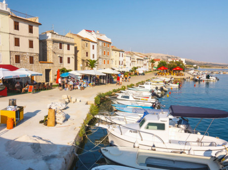 Koliko so pripravljeni Slovenci odšteti za vikend na hrvaški obali
