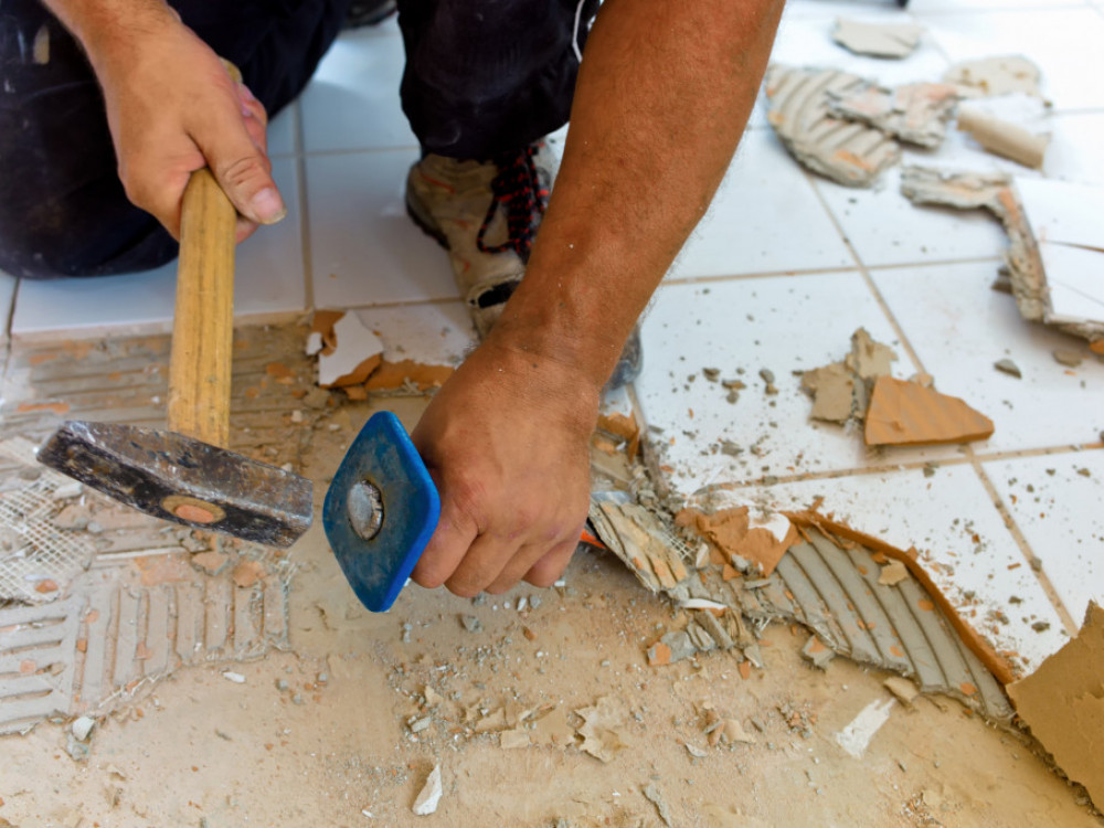 Analiza BBA: Pandemija poganjala rast trgovin z izdelki za prenovo domov