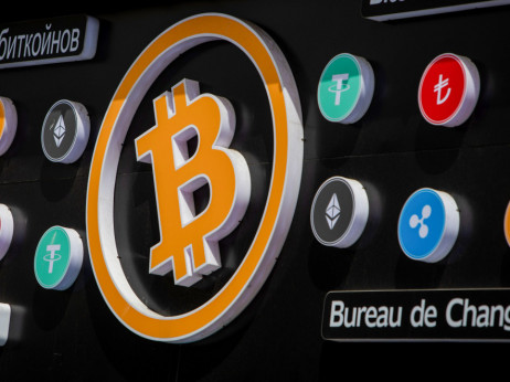 Bitcoin se približuje rekordu, rastejo tudi drugi kriptokovanci