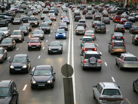 Anketa: Večina trenutno ne razmišlja o nakupu avtomobila