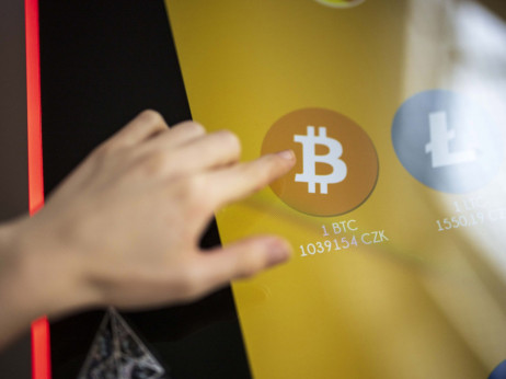 Bitcoin poradiral dobičke: od vrha izgubil že 40 odstotkov vrednosti