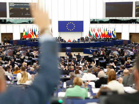 EU parlament potrdil nova finančna pravila; kaj prinašajo Sloveniji?