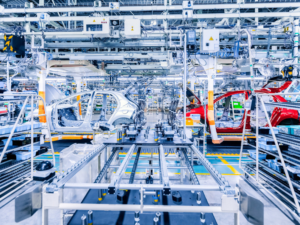 Avtodobavitelji v Nemčiji v odpuščanja, v Srbiji v meganaložbe