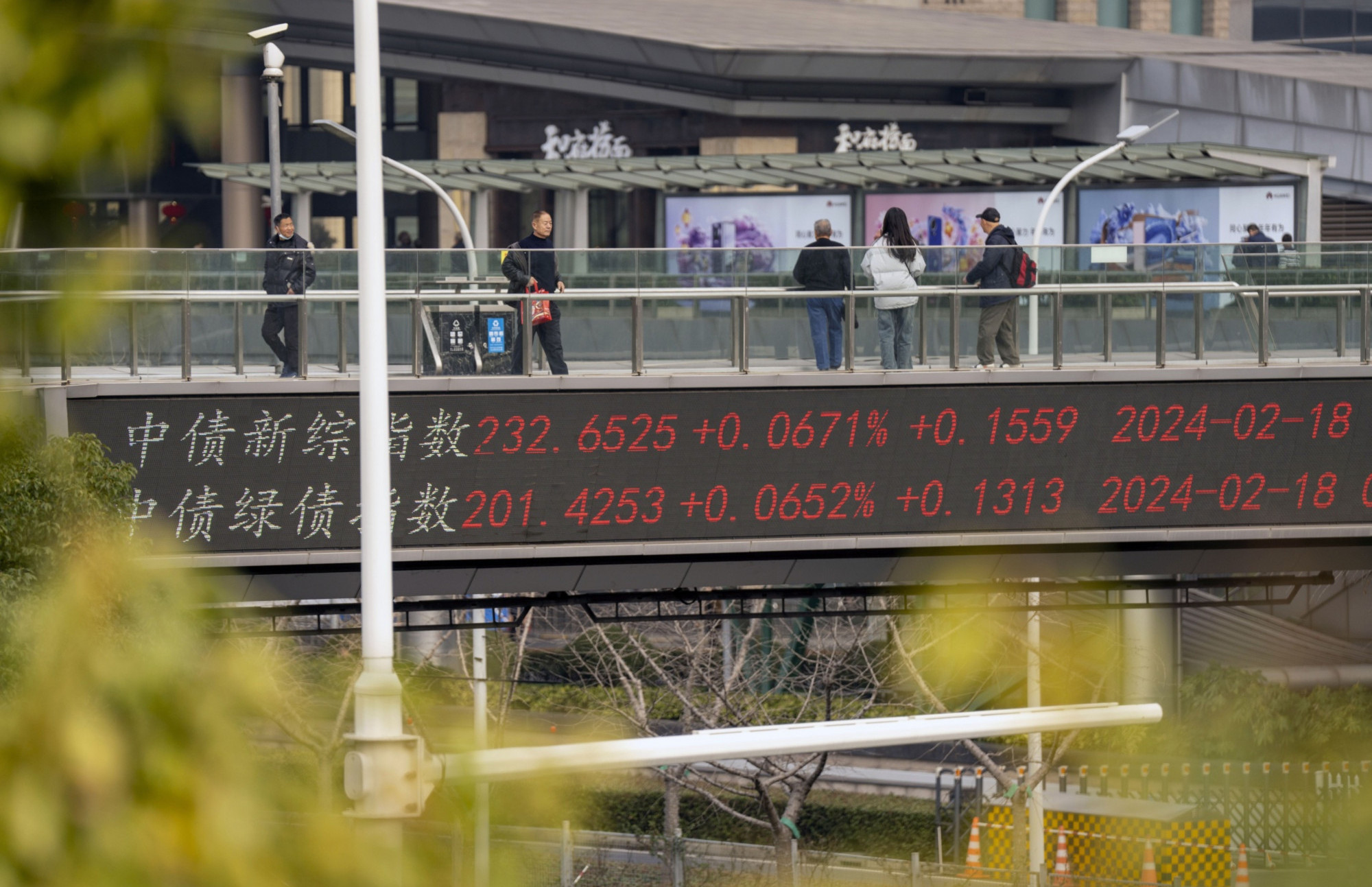 Borzni tečaji v Aziji na dvoletnem vrhu