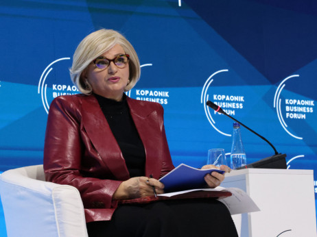 Srbska guvernerka in minister priporočata branje knjige Črni labod