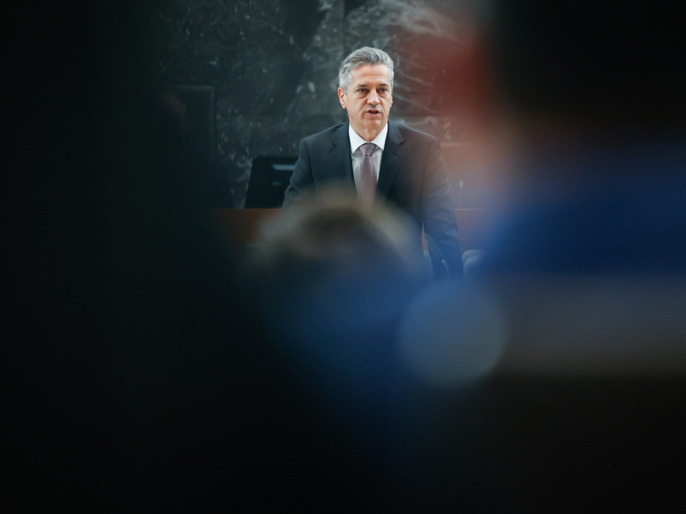 Top 5 novic za začetek dneva: Golob napovedal zaostritev zakonodaje