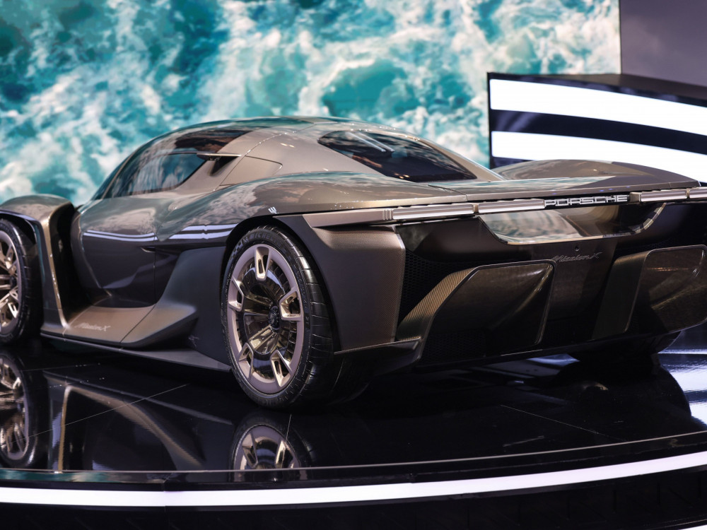 Porsche za dividende dvakrat več kot lani