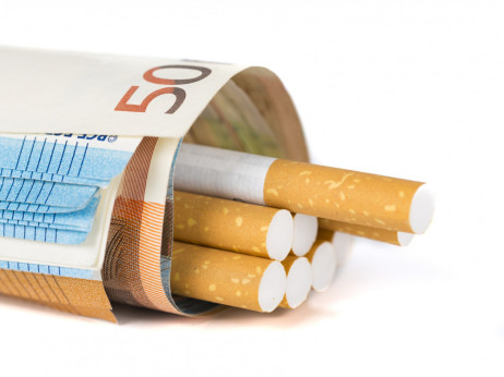 Tobačna industrija: Kako visoke trošarine in dobički hranijo črni trg v Sloveniji in regiji Adria