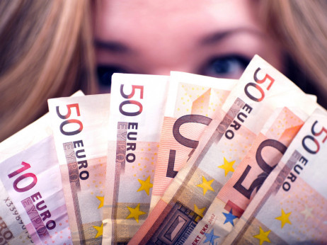 Rekorder: Slovenec v 2023 prejel 280 tisoč evrov obresti na depozit