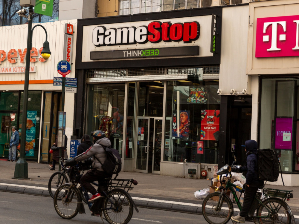 Delničarji GameStopa znova na vrtiljaku