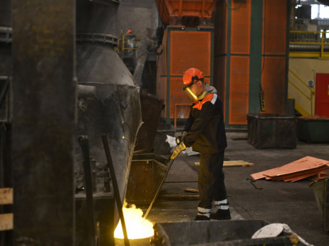 Industrijska proizvodnja mesečno zrasla, na medletni ravni pa se je znižala