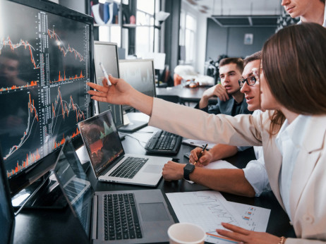 Dividendni magnet ali višji donos? NLB in OTP pod drobnogledom analitikov