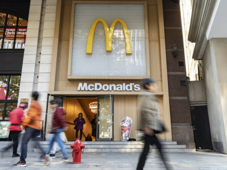 Poslovni rezultati McDonald's silijo v popuste