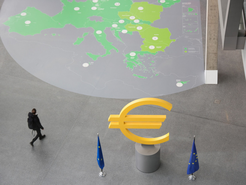 ECB opozarja: Možnost gospodarskih in finančnih šokov velika