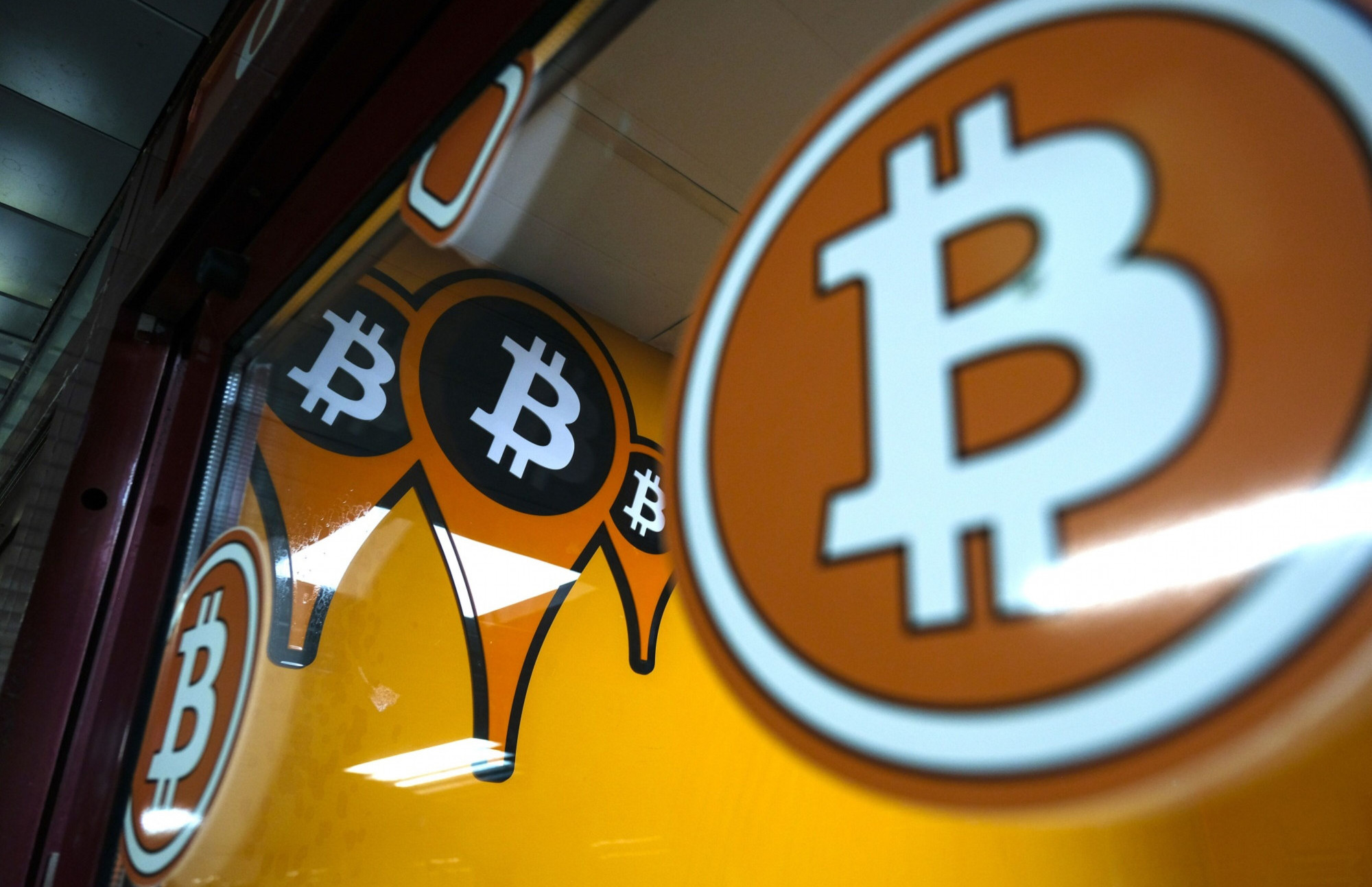 TOP 5 za začetek dneva: Koliko je vreden bitcoin po razpolovitvi?