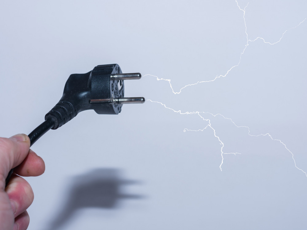 Tretji odlog: Nov obračun omrežnine šele s prvim oktobrom