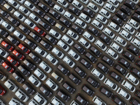 Po evropskih pristaniščih se kopičijo kitajski električni avti